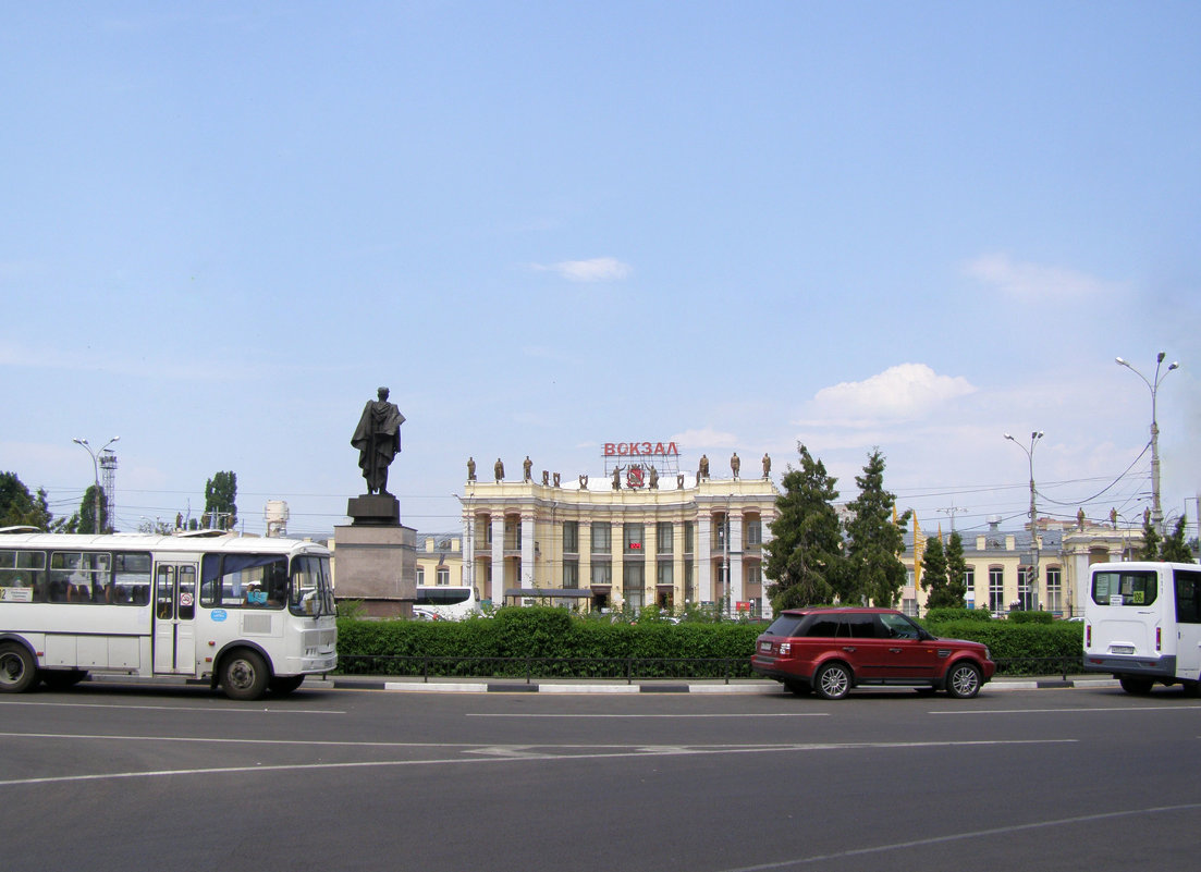 вокзал и памятник генералу Черняховскому - Анна Воробьева
