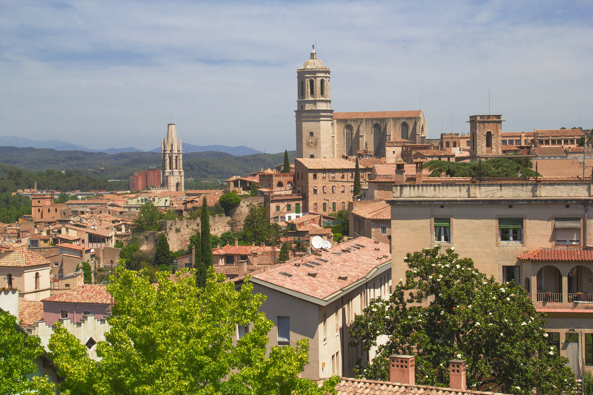 Панорамный вид города Жирона, Испания - Елена Елена