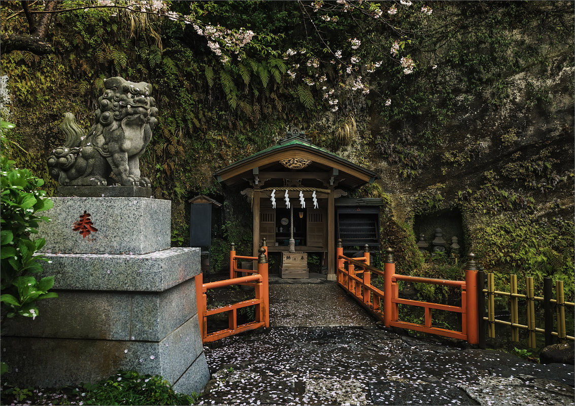 Святилище в храме Дзэниараи в Камакура - Shapiro Svetlana 