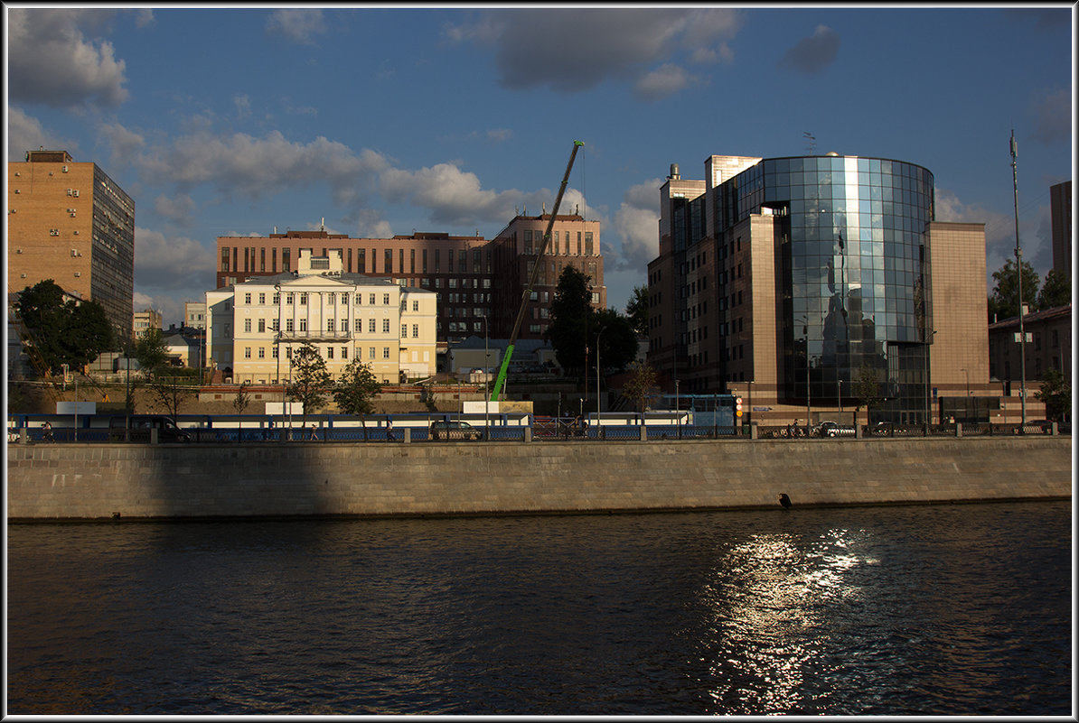 Проплывая по Москва реке - Михаил Розенберг