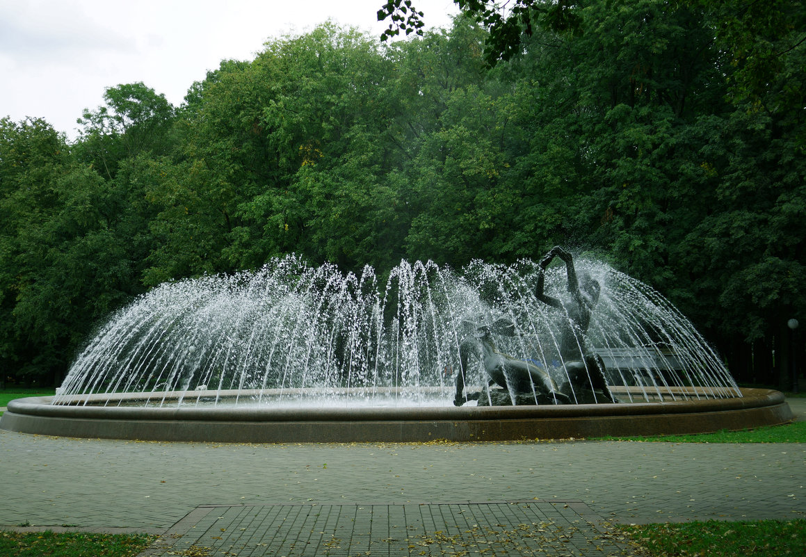 Парковый фонтан - Любовь Клименок