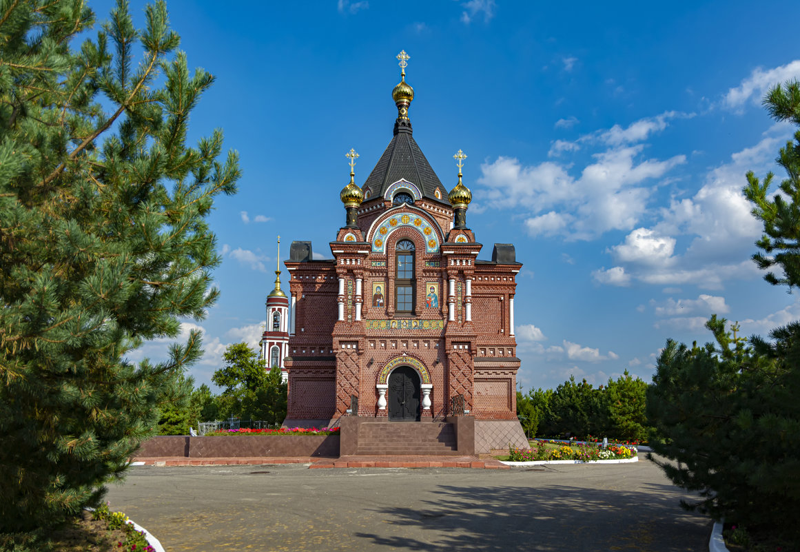 Церковь в городе