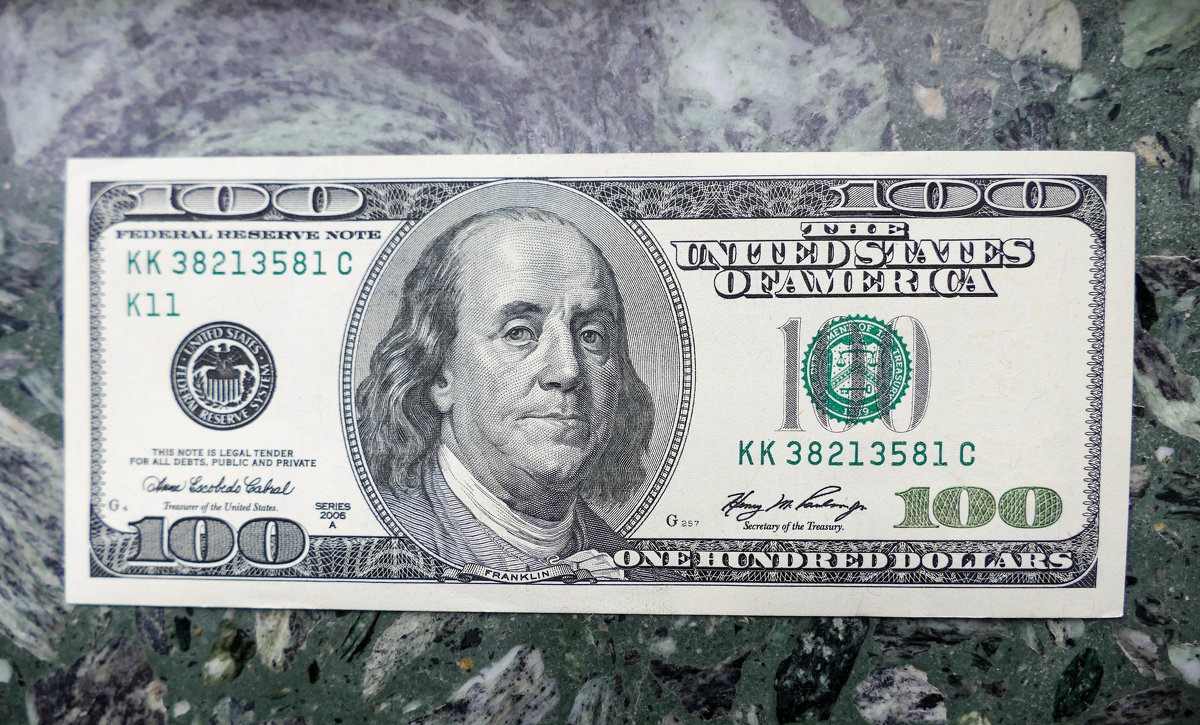 Государственный деятель и ученый Бенджамин Франклин на 100-долларовой банкноте - Юрий Поляков