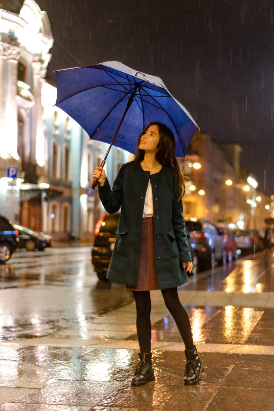 Девушка с зонтиком под дождем (65 фото) »