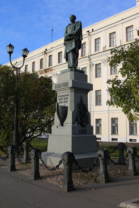Памятник первооткрывателю П. Пахтусову - Ольга 