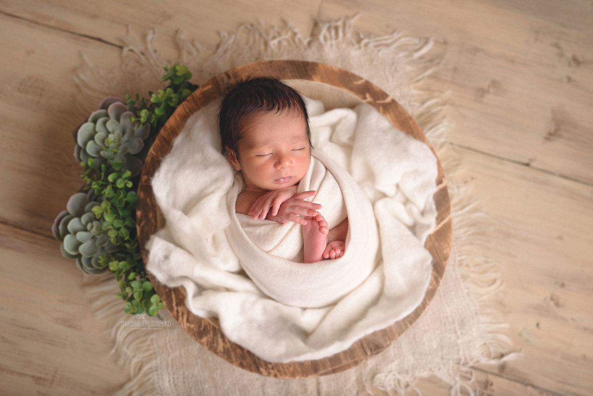 Newborn фотосессия в стиле Иисуса