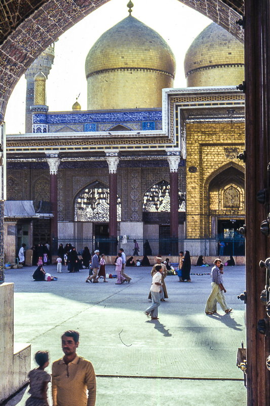 внутри мечети Khadimain (16-ый век) - Георгий А