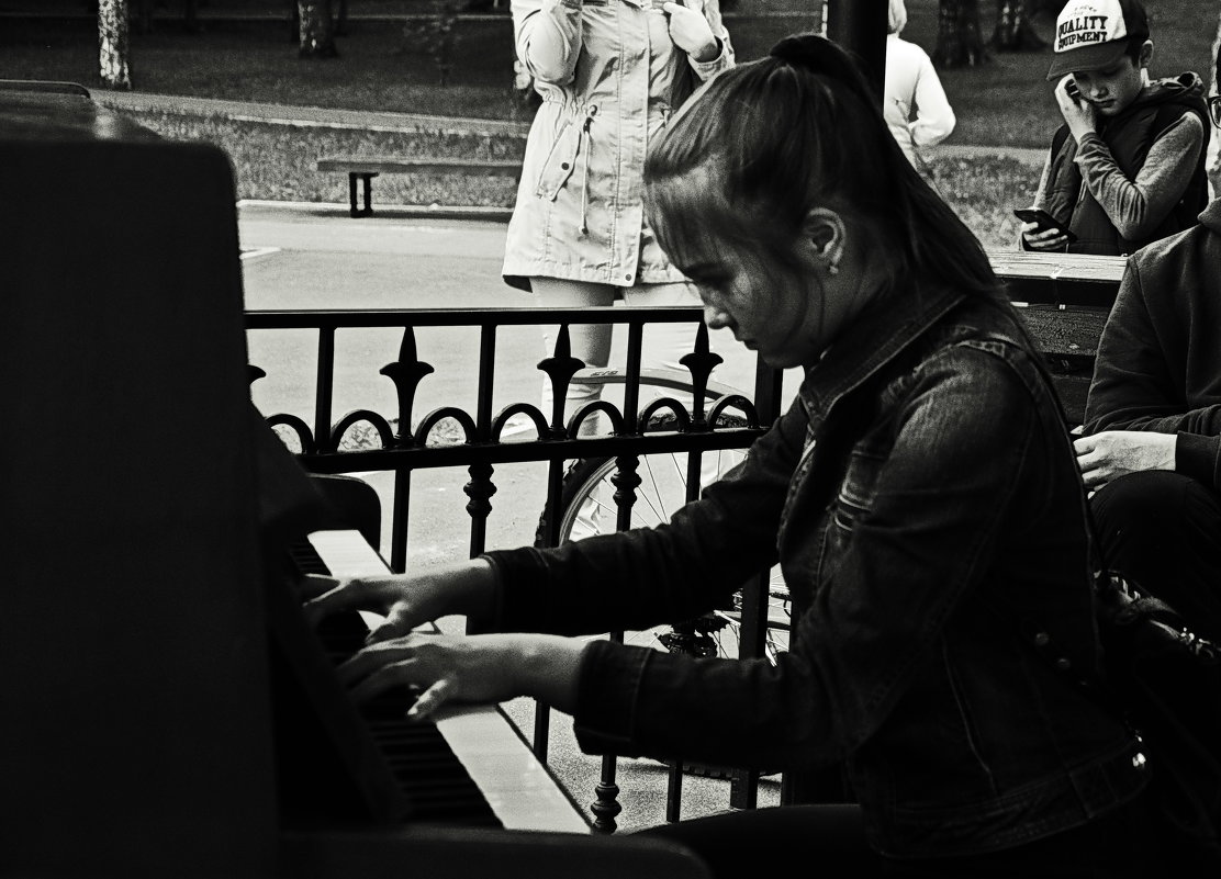 Уличная пианистка - Инна *