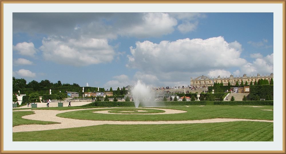 Фонтан в парке Версальского дворца, Франция. - Валентин Соколов