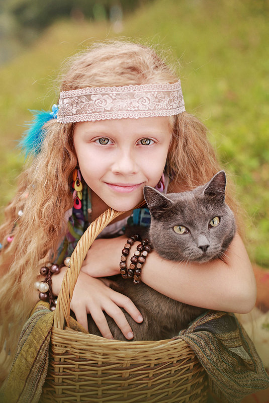 Девочка с кошкой - Римма Алеева