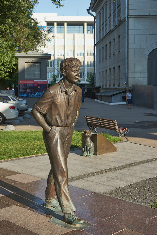 Саратов. Памятник Олегу Табакову и коту Матроскину - Олег Манаенков