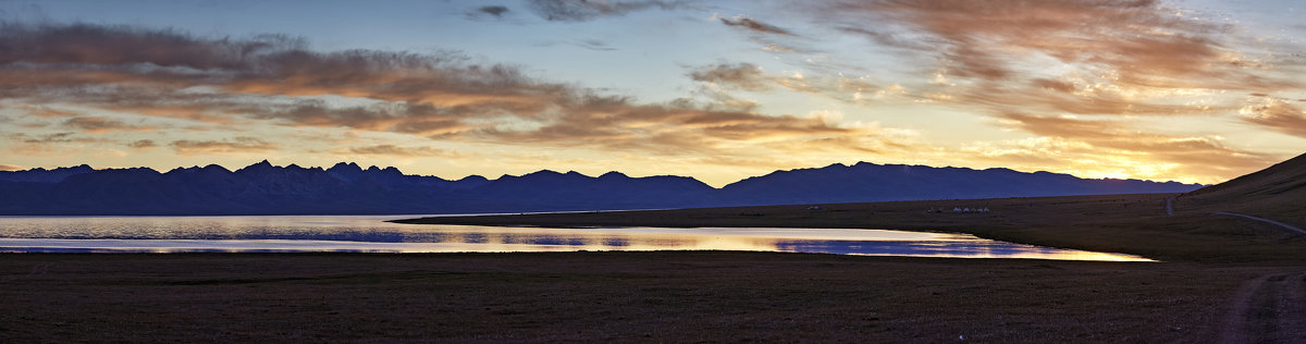 Рассвет на озере Сонкуль - iurii 