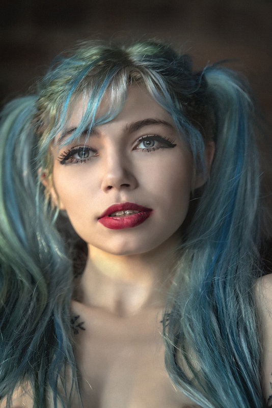 Девушка с цветными волосами - Анатолий Ш