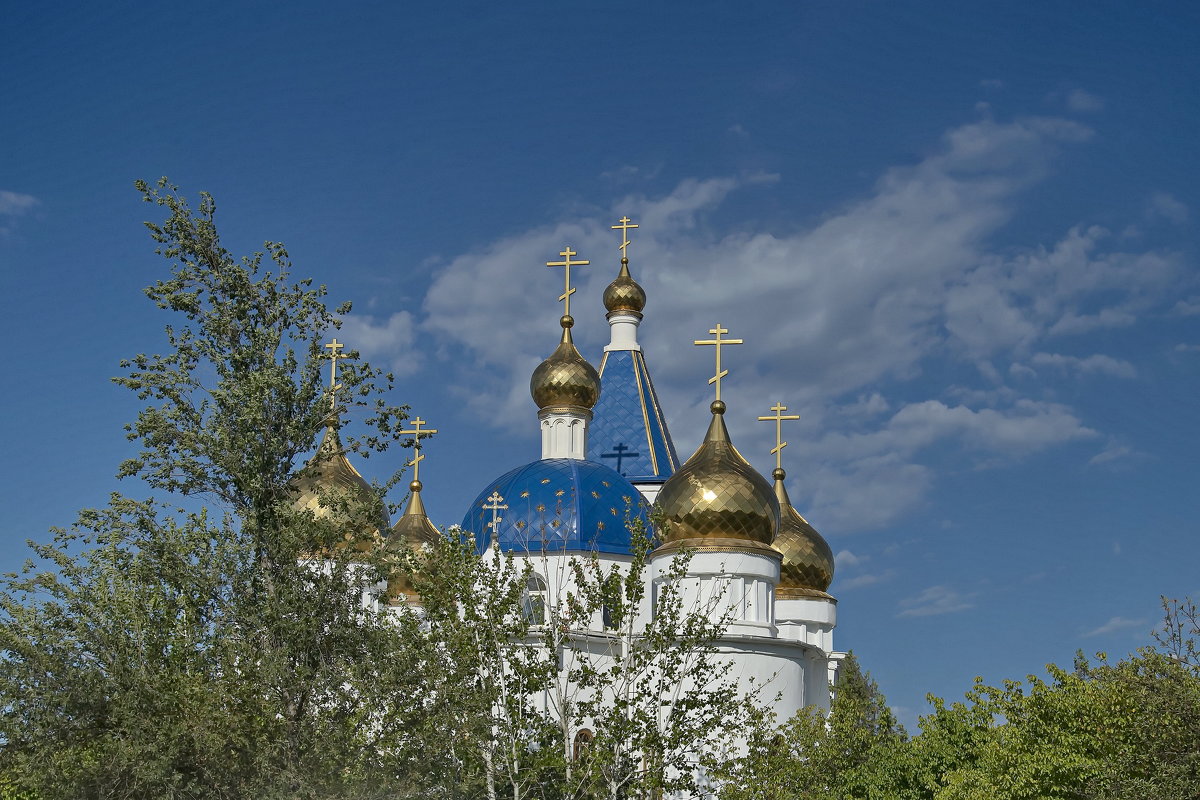 Там, под облаками - Анатолий Чикчирный