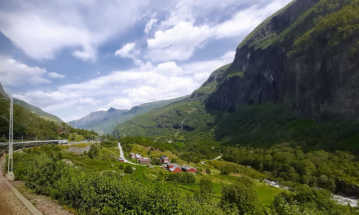 Вид из вагона поезда Фломской железной дороги, Норвегия - Tamara *