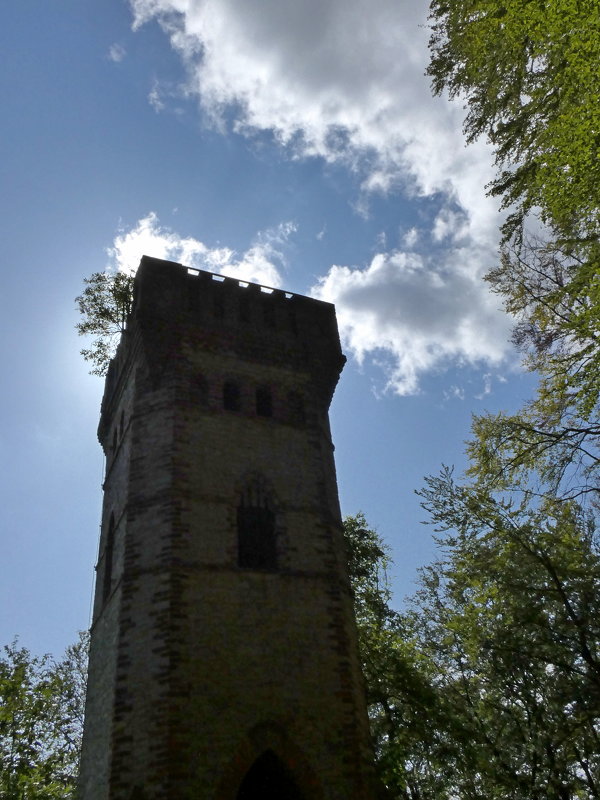 Башня над городом Хекстер - Heinz Thorns