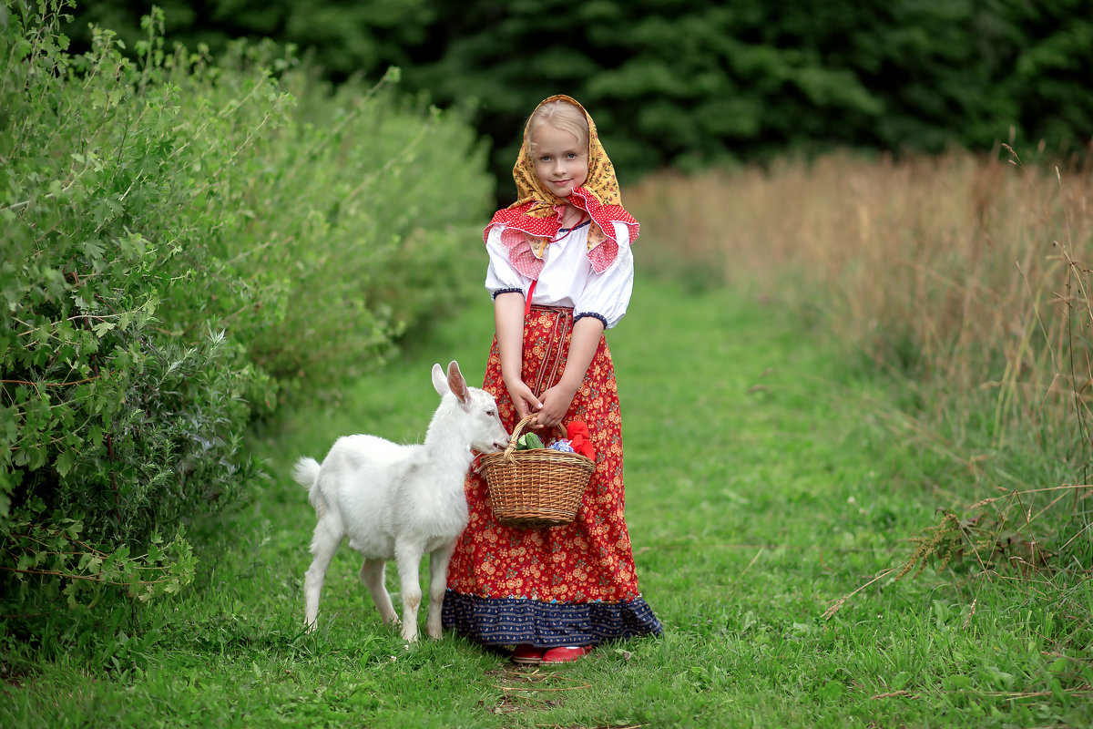 Голая русская колхозница с лукошком фото