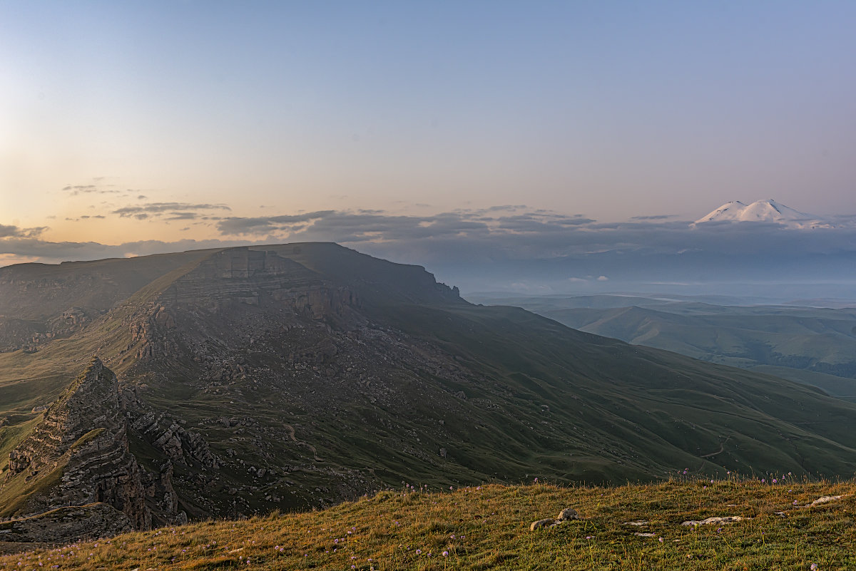 Горы Малый Бермамыт (2643 м) и Эльбрус (5642м) - Аnatoly Gaponenko