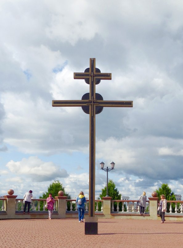 Крест на набережной - Вера Щукина