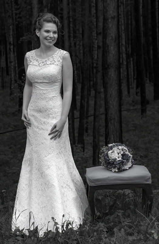 Невеста в белом платье прекрасна и нежна - Vladimbormotov 