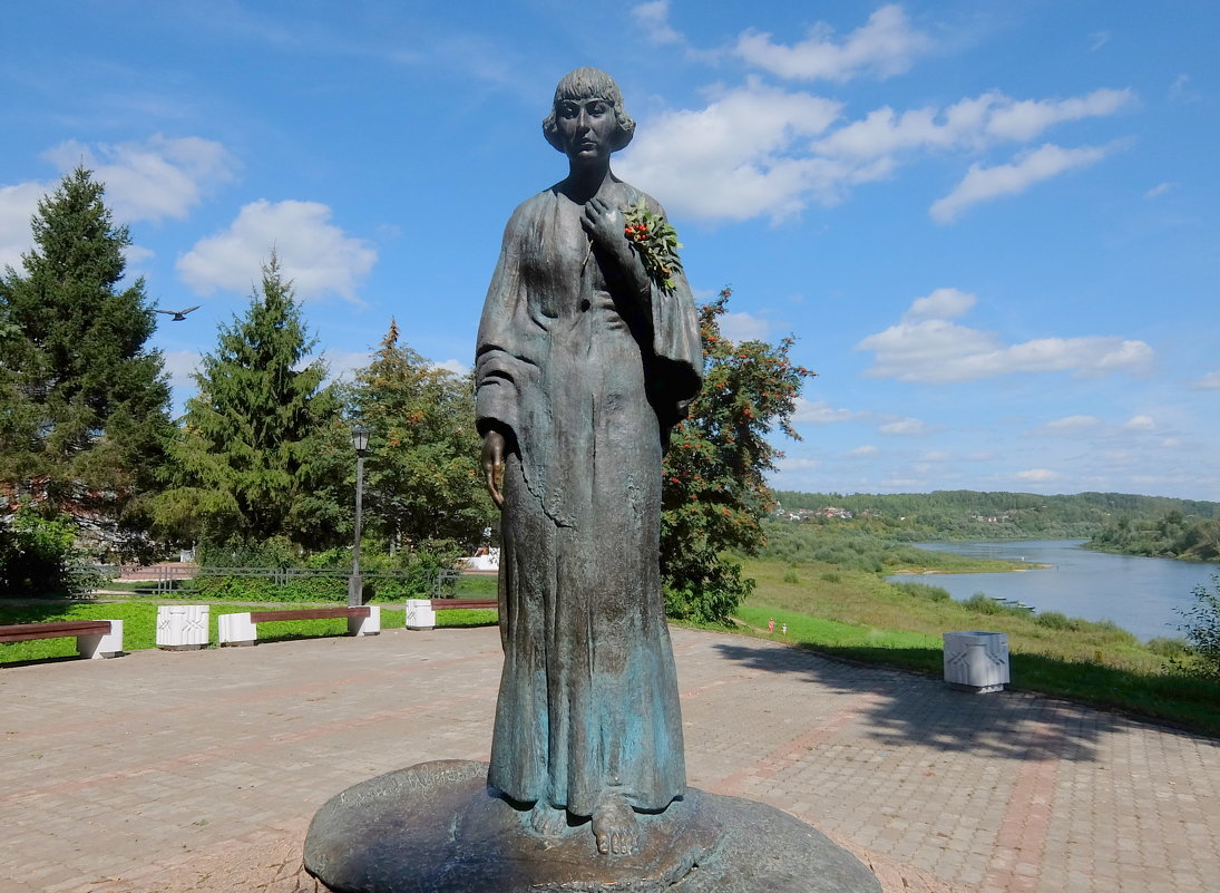 Памятник Марине Цветаевой в Тарусе. - Люба 
