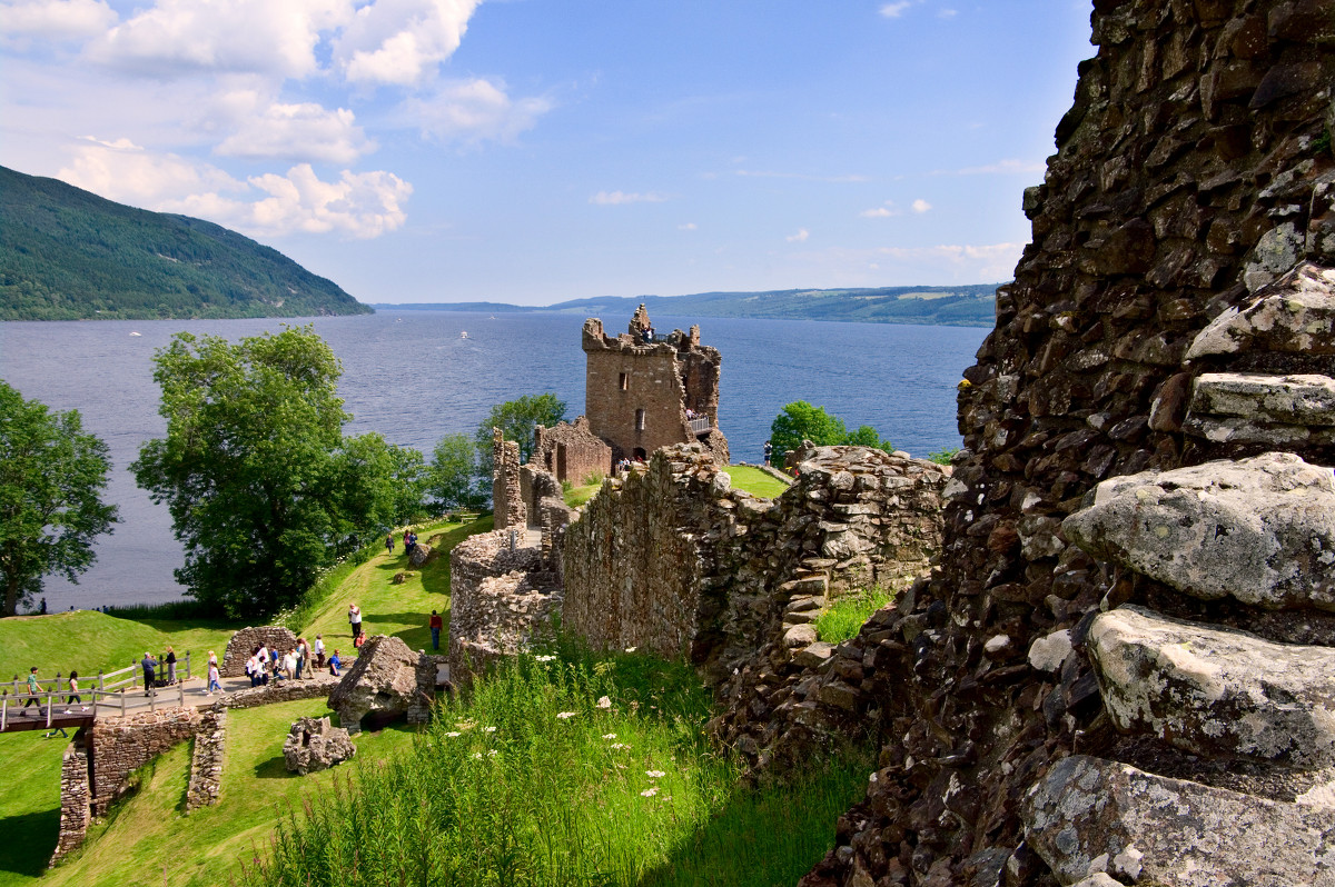 Замок Уркхарт (Urquhart Castle) из серии ЗАМКИ ВЕЛИКОБРИТАНИИ - Олег Неугодников