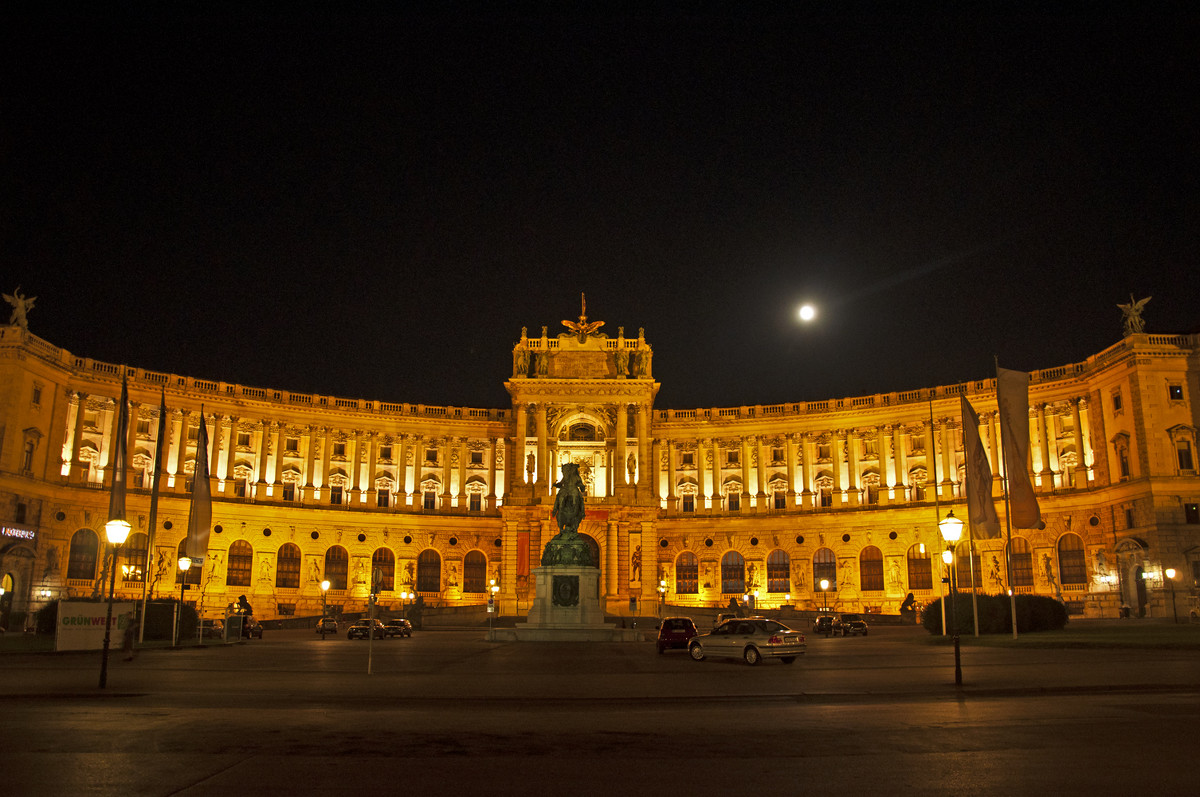 Hofburg under Moon - Roman Ilnytskyi