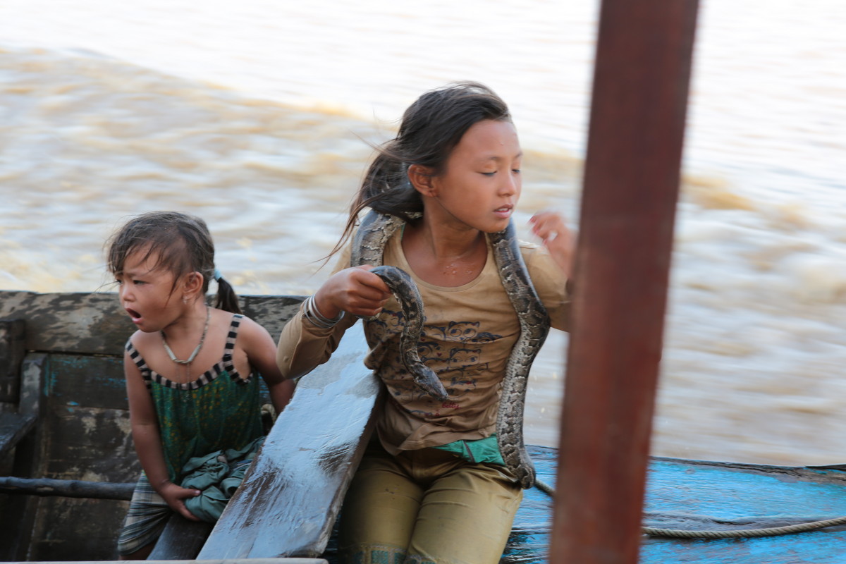 дети на реке - Булат .