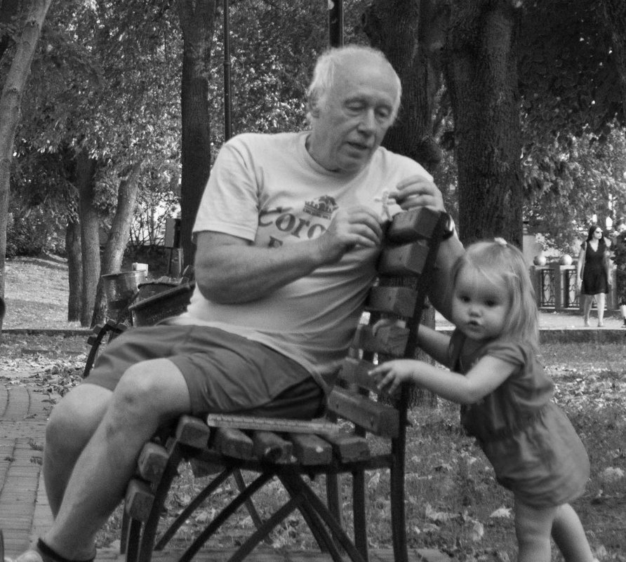 дедушка и внучка - Бармалей ин юэй 