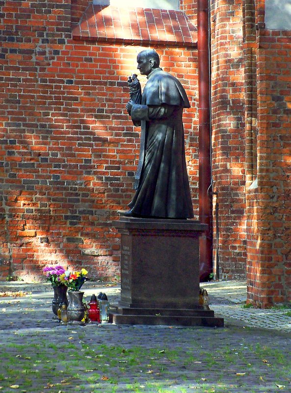 Памятник Папе римскому Иоанну Павлу II - Сергей Карачин