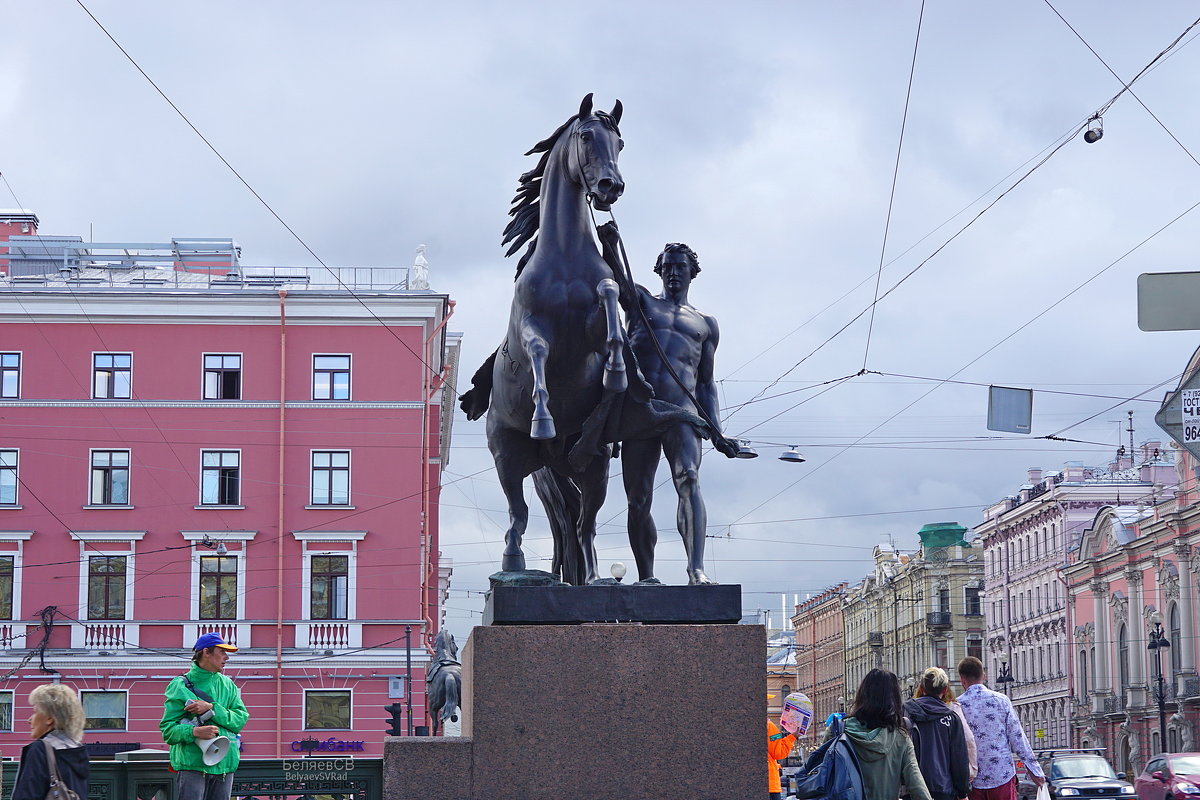 Скульптура укрощенного коня - Сергей Беляев