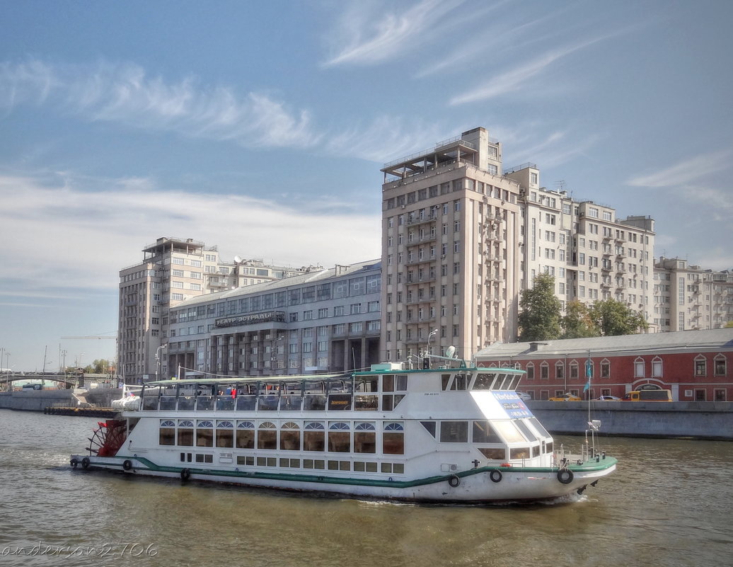 Дом на набережной в Москве