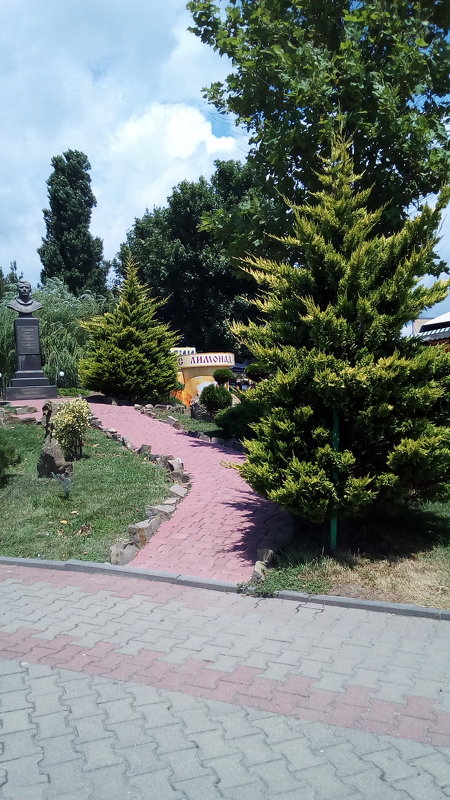Архипо-Осиповка Набережная Памятник Ю.Гагарину - Надежда 