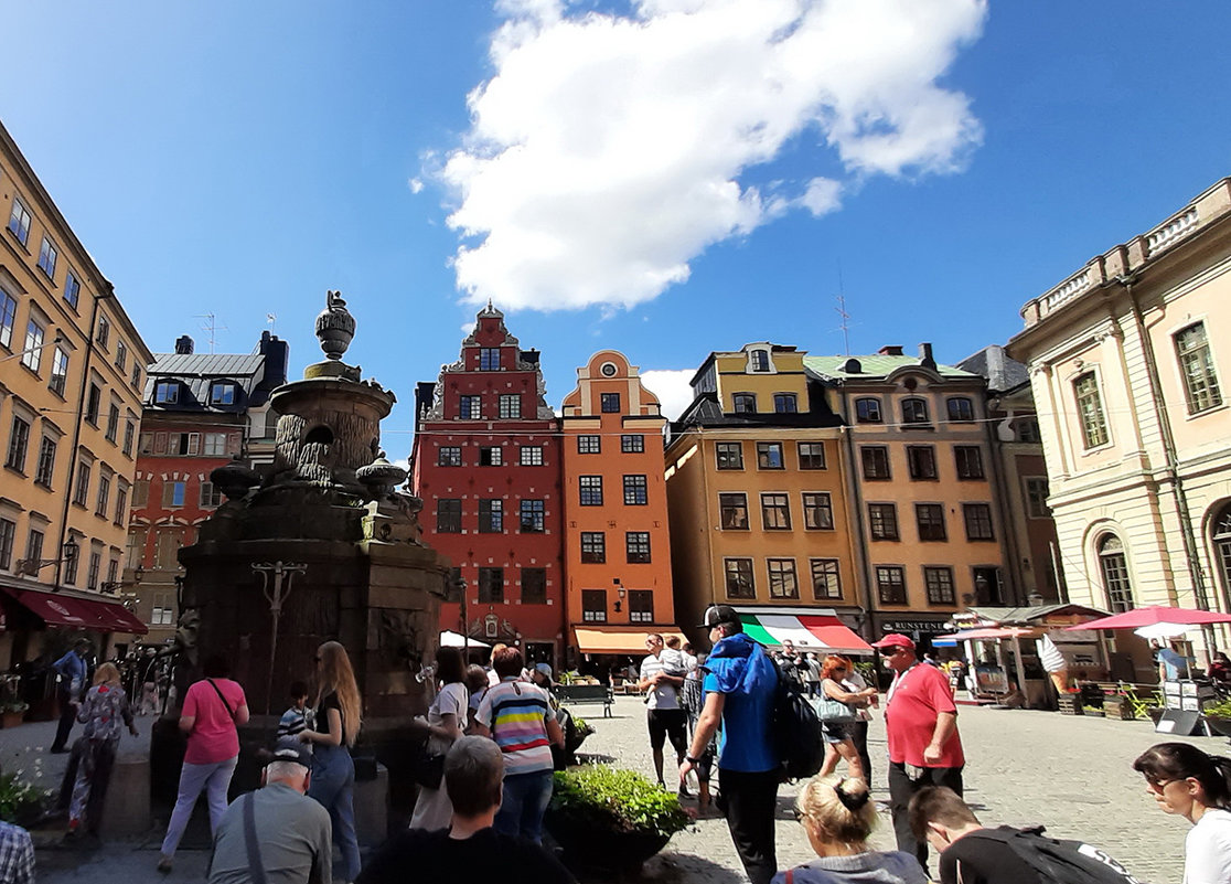 Разноцветные дома и колодец на площади Сторторгет (Stortorget), Стокгольм - Tamara *