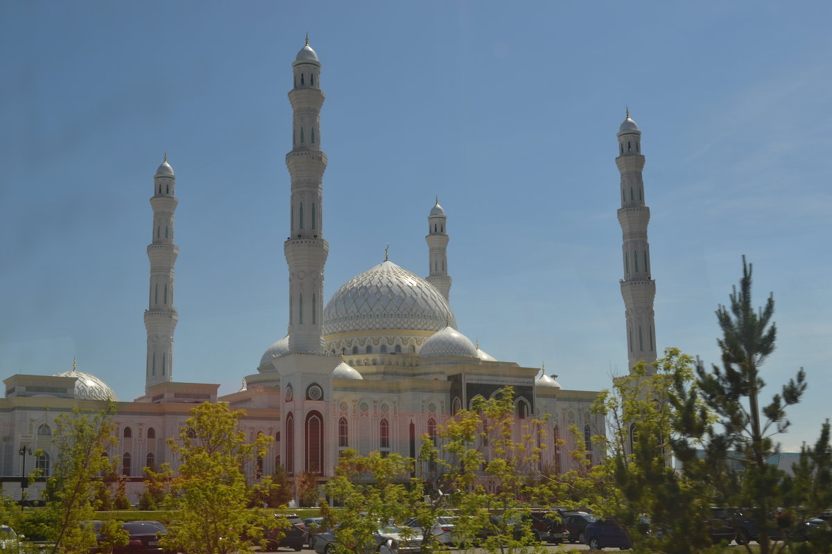 Общий интерьер,самой первой большой мечети,тогда еще Астаны... - Андрей Хлопонин