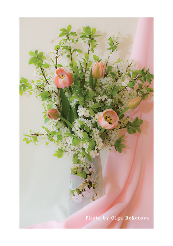 Тюльпаны с цветами сливы - Ольга Бекетова