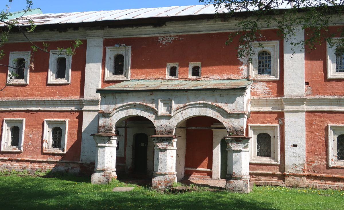 Братский корпус Спасо-Преображенского монастыря в Ярославле - Gen Vel