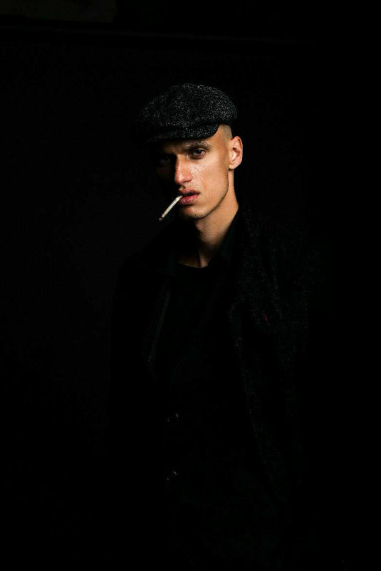 Мужчина с сигаретой - Valentina Zaytseva