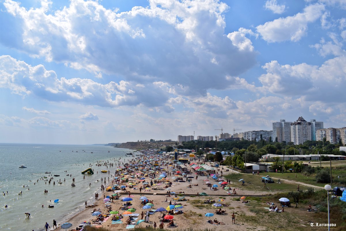 Пляж. г. Южный - Татьяна Ларионова