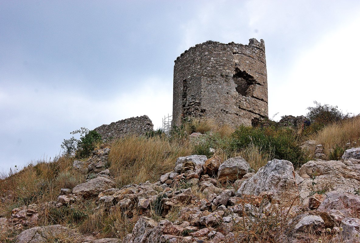 Развалины крепости в Балаклаве - Леонид leo