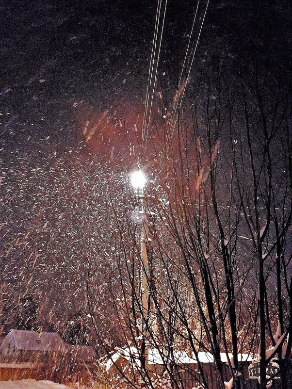 Окно, улица, фонарь, снег - Вадим 