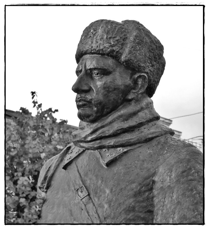 Памятник генералу М.Г. Ефремову - Евгений Кочуров