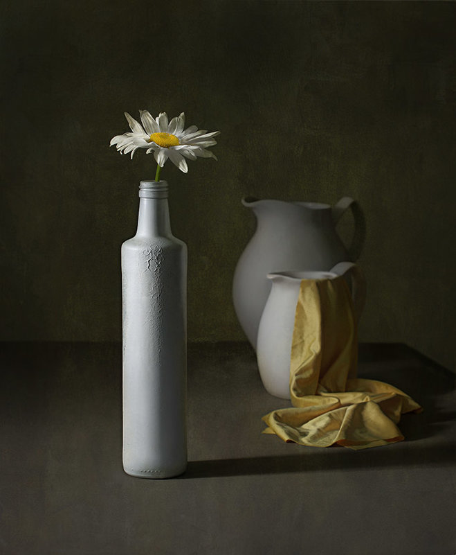 daisy and two jugs - Viacheslav Krasnoperov