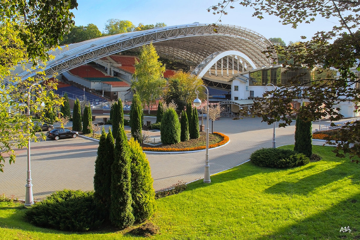 Амфитеатр-осень. - Роланд Дубровский