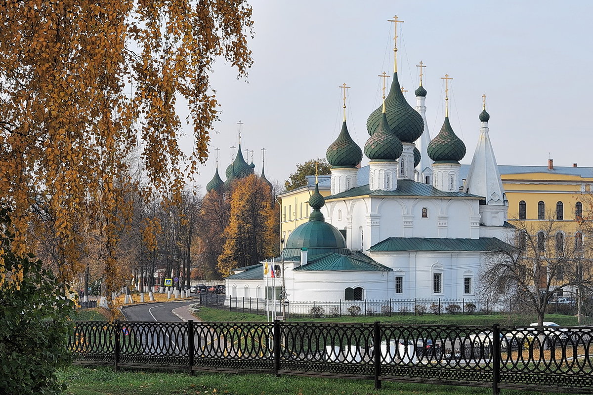 Осенняя пора, церковь Спаса на Городу в Ярославле - Николай Белавин