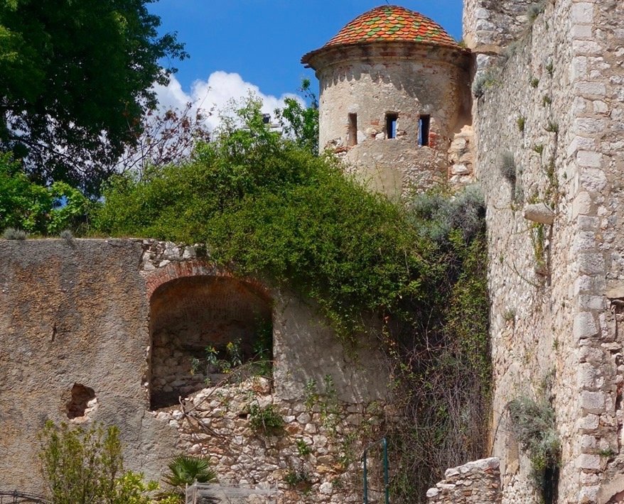 старая крепость в Вильфранше - Елена 