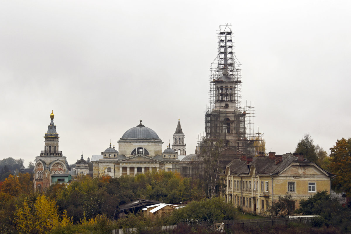 Торжок. Борисоглебский монастырь в дождливый день - Тата Казакова