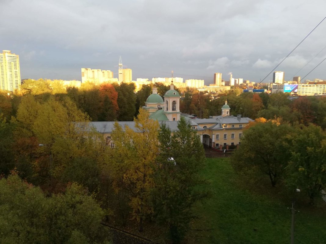 "В облаке терпких духов осень пришла в Москву" - Ирэн 