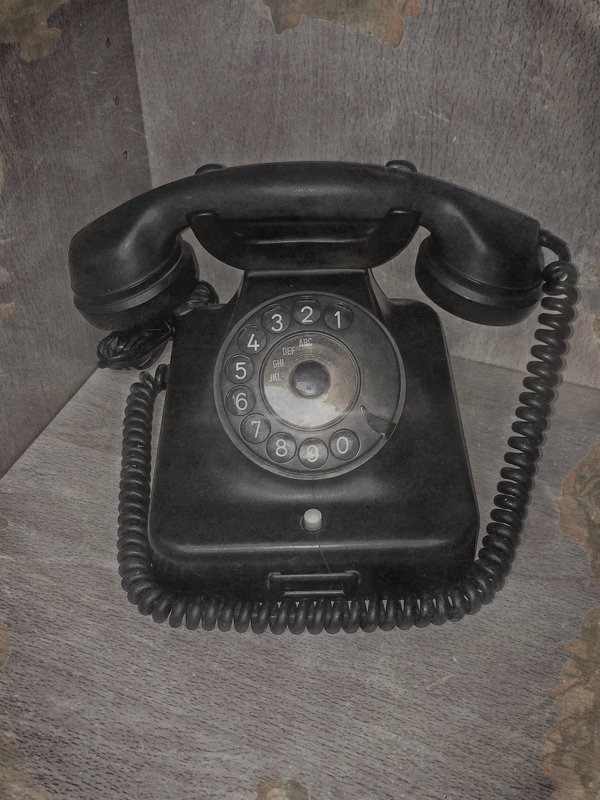 Старый телефон - Alexander Dementev