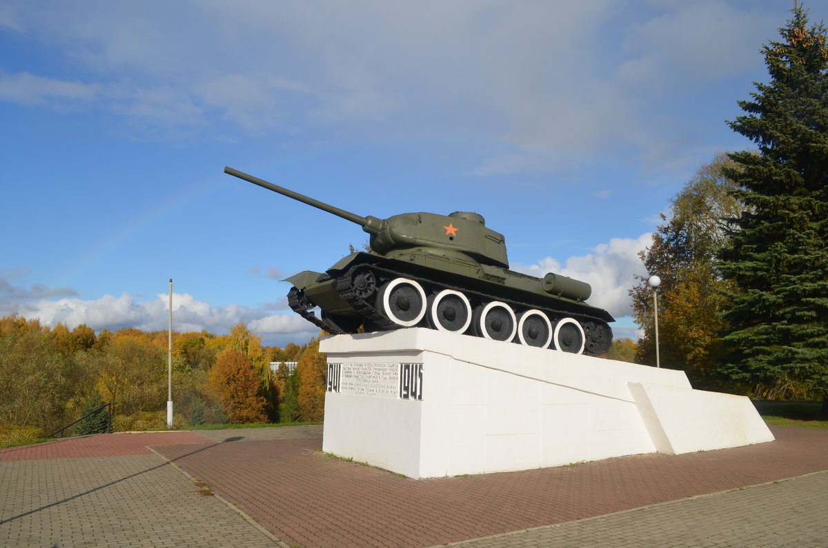 Памятник танкистам на Инженерном бастионе Великолукской крепости - Владимир Павлов